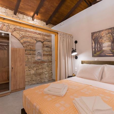 Casa Leone, Cosy Apartment Overlooking The Square Spílion Eksteriør billede
